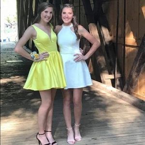 Selling my yellow homecoming dress!
